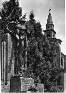 Canneto sull'Oglio - Piazza Eroi e Martiri - Torre campanaria Parrocchiale - Monumento Caduti Prima Guerra Mondiale