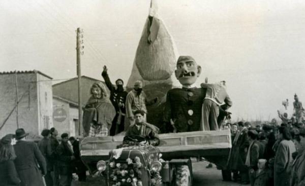 Carnevale 1953 - Cicognara di Viadana - Carro allegorico