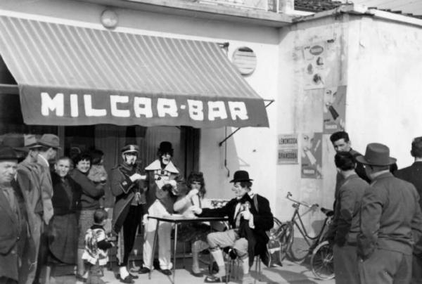 Carnevale 1960-1970 - Martedì Grasso - Cicognara di Viadana - Ritratto di gruppo