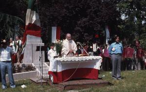 Inaugurazione monumento "Ai bersaglieri di tutti i tempi" 1979 - Viadana - Parco delle Rimembranze - Celebrazione della Santa Messa