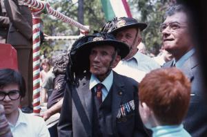 Inaugurazione monumento "Ai bersaglieri di tutti i tempi" 1979 - Viadana - Parco delle Rimembranze - Ritratto maschile - Bersagliere