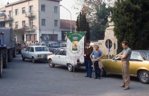 Manifestazione contro la possibile installazione di una centrale elettronucleare 1983 - Viadana - Via Alessandro Manzoni - Gonfalone
