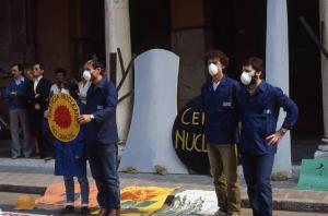 Manifestazione contro la possibile installazione di una centrale elettronucleare 1983 - Viadana - Piazza Giacomo Matteotti - Corteo