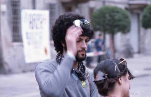 Manifestazione "Tutti a Viadana in Bicicletta " contro la possibile installazione di una centrale elettronucleare 1980 - Viadana - Piazza Alessandro Manzoni - Ritratto maschile - Patecipante del FUORI