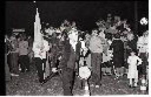 Festa popolare "Palio dei Rioni" 1980 - Viadana - Piazza Alessandro Manzoni - Momento di gara - Ritratto di guppo