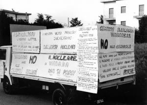 Manifestazione contro la possibile installazione di una centrale elettronucleare 1983 - Viadana - Autocarro del Comitato Ecologico Viadanese
