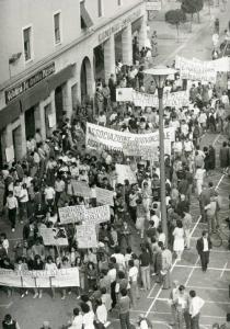 Manifestazione contro la possibile installazione di una centrale elettronucleare 1983 - Viadana - Piazza Alessandro Manzoni - Corteo