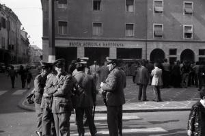 Inaugurazione della sede di Viadana del MSI 1971 - Viadana - Piazza Alessandro Manzoni - Presidio della Polizia di Stato