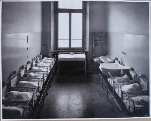 Milano - Istituto Ospitaliero Provinciale per la Maternità - Sala culle