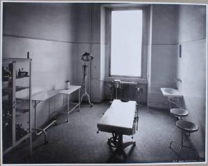 Milano - Istituto Ospitaliero Provinciale per la Maternità - Sala visite mediche