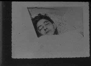 Seconda guerra mondiale - Cadavere in una cassa - Volto femminile