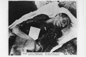 Seconda guerra mondiale - Nazismo - Germania - Campo di concentramento di Wobbelin - Liberazione - Ritratto maschile: prigioniero morto - Scheda medica: malnutrizione