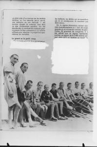 Seconda guerra mondiale - Germania - Campo di concentramento di Buchenwald - Nazismo - Dopo la liberazione - Ritratto di gruppo: giovani sopravvissuti malati e scheletriti con arti fasciati e stampelle