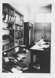 Notte dei cristalli - Nazismo - Germania, Monaco, Herzog-Rudolf Strasse - Sinagoga Ohel Yakov - Locale interno devastato con libri a terra - Antisemitismo