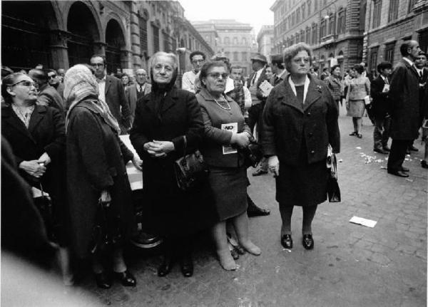Manifestazione contro il divorzio - Roma - Città - Donne anziane (??verificare anno??)
