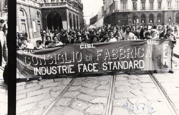 Milano - Piazza della Scala - Manifestazione - Operai - Face Standard