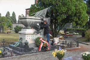 Milano - Quartiere Bruzzano - Cimitero - Monumento ai caduti