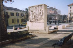 Milano - Quartiere Affori - Viale Affori - Monumento ai caduti