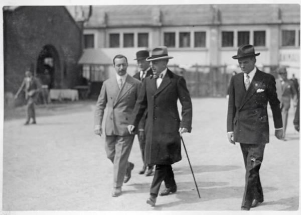 Fiera di Milano - Campionaria 1931 - Visita del conte di Torino Vittorio Emanuele di Savoia