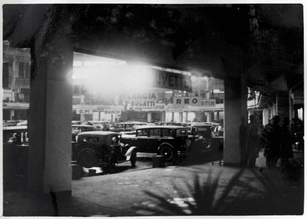 Fiera di Milano - Campionaria 1931 - Salone dell'automobile nel palazzo dello sport