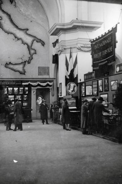 Fiera di Milano - Campionaria 1931 - Padiglione del turismo - Sala interna