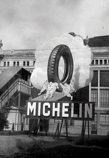Fiera di Milano - Campionaria 1931 - Sagoma pubblicitaria della Michelin