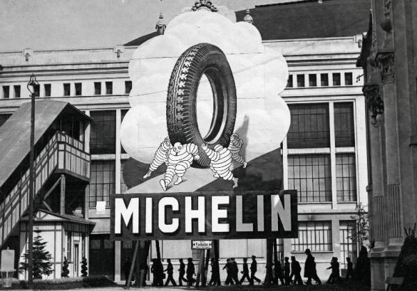Fiera di Milano - Campionaria 1931 - Sagoma pubblicitaria della Michelin