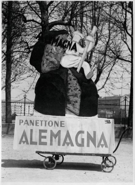 Fiera di Milano - Campionaria 1931 - Pubblicità mobile del panettone Alemagna