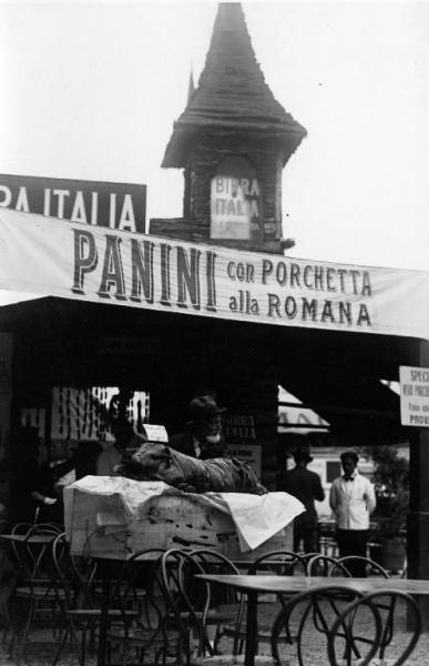 Fiera di Milano - Campionaria 1933 - Settore degli alimentari - Chiosco di degustazione e vendita