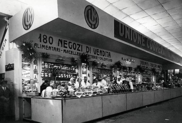 Fiera di Milano - Campionaria 1933 - Padiglione delle botteghe di vendita - Negozi dell'Unione cooperativa milanese