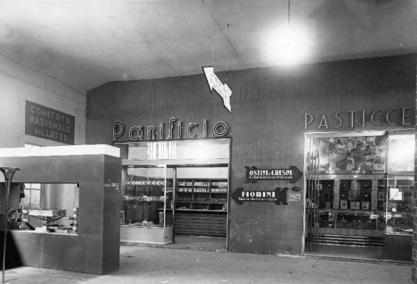 Fiera di Milano - Campionaria 1933 - Padiglione delle botteghe di vendita - Sala di negozi tipici di panetteria e pasticceria