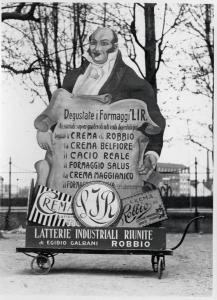 Fiera di Milano - Campionaria 1931 - Pubblicità mobile dei formaggi delle Latterie industriali riunite (di Egidio Galbani) Robbio