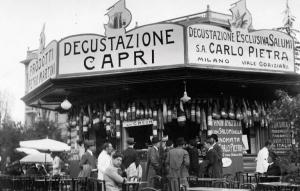 Fiera di Milano - Campionaria 1933 - Settore degli alimentari - Chiosco di degustazione e vendita
