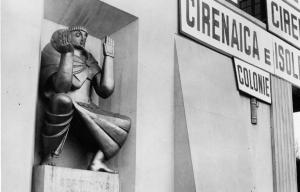 Fiera di Milano - Campionaria 1933 - Padiglione delle colonie (Isole Egee e Cirenaica) - Particolare della facciata con scultura