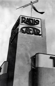 Fiera di Milano - Campionaria 1933 - Padiglione della SAFAR (Società anonima fabbrica apparecchi radiofonici) - Esterno - Particolare architettonico con insegna