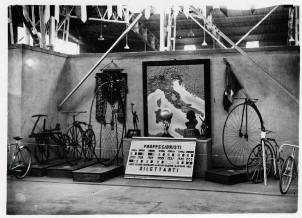 Fiera di Milano - Campionaria 1934 - Padiglione dello sport - Stand del ciclismo