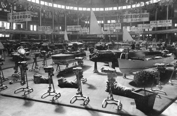 Fiera di Milano - Campionaria 1935 - Salone della motonautica e della nautica nel palazzo dello sport