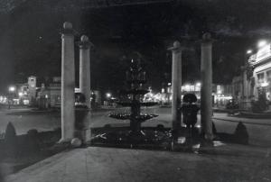 Fiera di Milano - Campionaria 1934 - Piazza Italia - Veduta notturna
