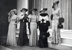 Fiera di Milano - Campionaria 1934 - Sfilata di moda della Italrayon - Modelle