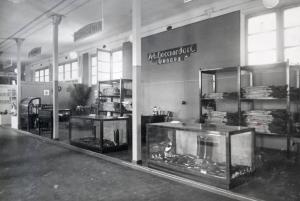 Fiera di Milano - Campionaria 1934 - Padiglione delle industrie del cuoio - Sala interna