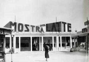 Fiera di Milano - Campionaria 1934 - Padiglione della Mostra del latte (padiglione della casearia) - Lavori di allestimento esterno