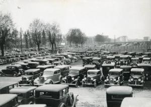 Fiera di Milano - Campionaria 1934 - Parcheggio esterno di autovetture
