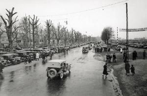Fiera di Milano - Campionaria 1934 - Parcheggio esterno di autovetture