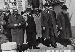 Fiera di Milano - Campionaria 1935 - Visita di un gruppo di industriali chimici