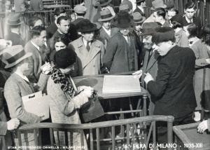 Fiera di Milano - Campionaria 1935 - Entrata di piazza Giulio Cesare - Visitatori ai passaggi