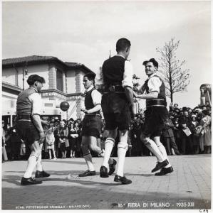 Fiera di Milano - Campionaria 1935 - Manifestazioni folcloriche della Venezia Tridentina