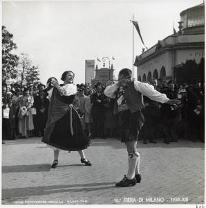 Fiera di Milano - Campionaria 1935 - Manifestazioni folcloriche della Venezia Tridentina