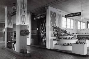 Fiera di Milano - Campionaria 1935 - Padiglione delle industrie del cuoio - Sala interna