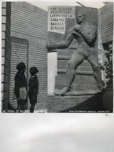 Fiera di Milano - Campionaria 1935 - Scultura in altorilievo per la casa del balilla di Pavia