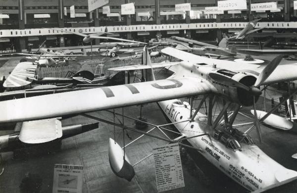 Fiera di Milano - Salone internazionale aeronautico 1935 - Sezione italiana e sezione tedesca